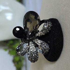 Oxidized Silver Large Teardrop Bow Stretch Ring